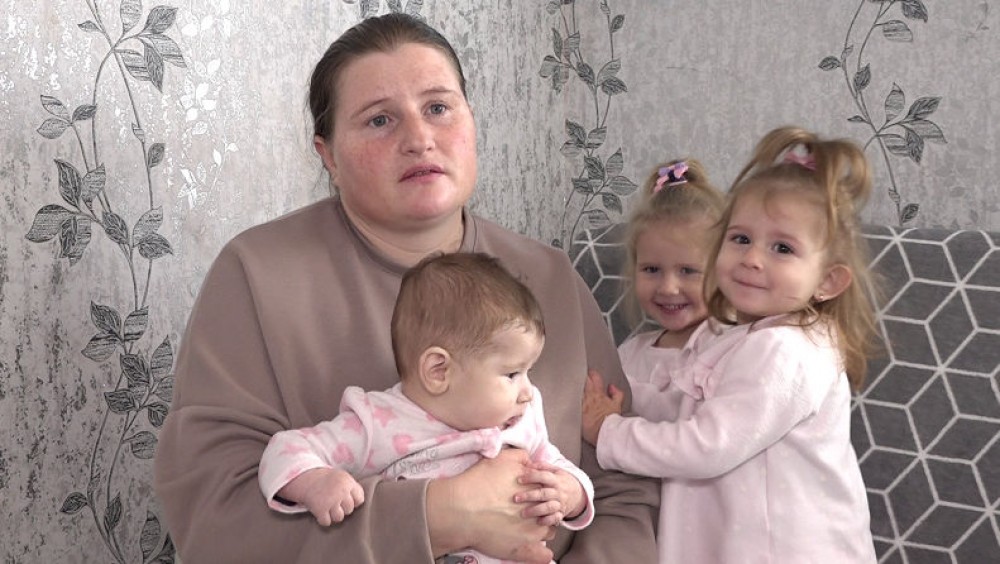 Fără bani şi fără casă. O familie cu patru copii riscă să rămână pe drumuri, în plină iarnă